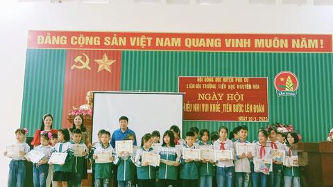 Liên đội trường tiểu học Nguyên Hoà tổ chức các hoạt động chào mừng 92 năm ngày thành lập Đoàn TNCS Hồ Chí Minh. Kỉ niệm 60 năm phong trào Nghìn việc tốt